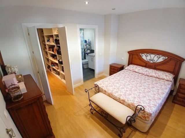 4 sovrum Villa till salu i Zona Puerto Deportivo, Fuengirola - 745 000 € (Ref: 9984611)