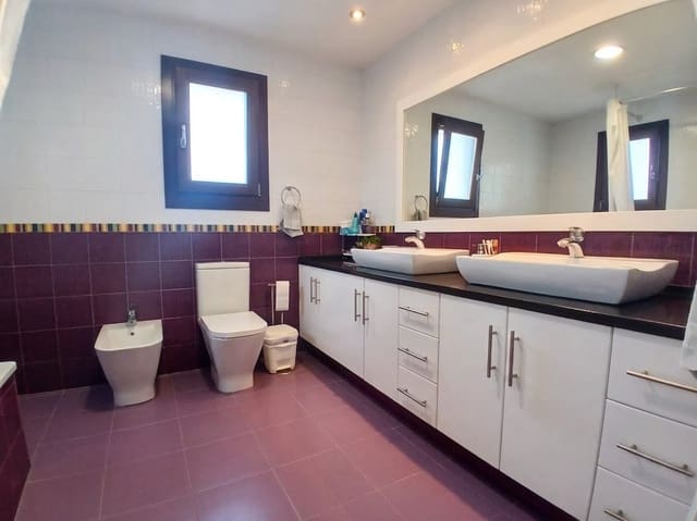 4 sovrum Villa till salu i Zona Puerto Deportivo, Fuengirola - 745 000 € (Ref: 9984611)