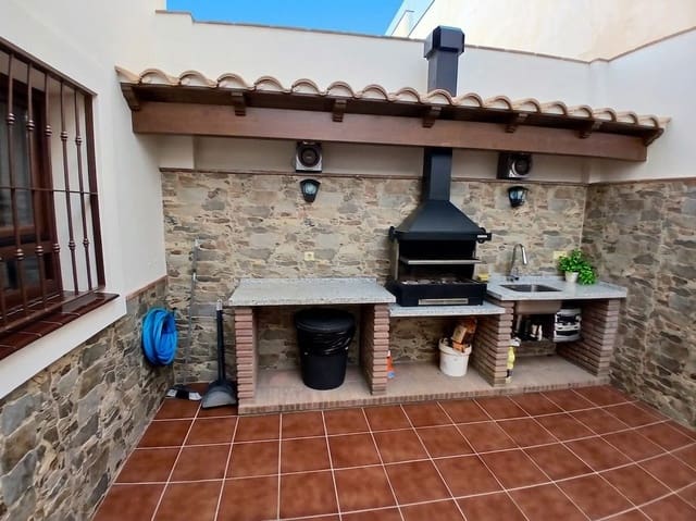 4 sovrum Villa till salu i Zona Puerto Deportivo, Fuengirola - 745 000 € (Ref: 9984611)