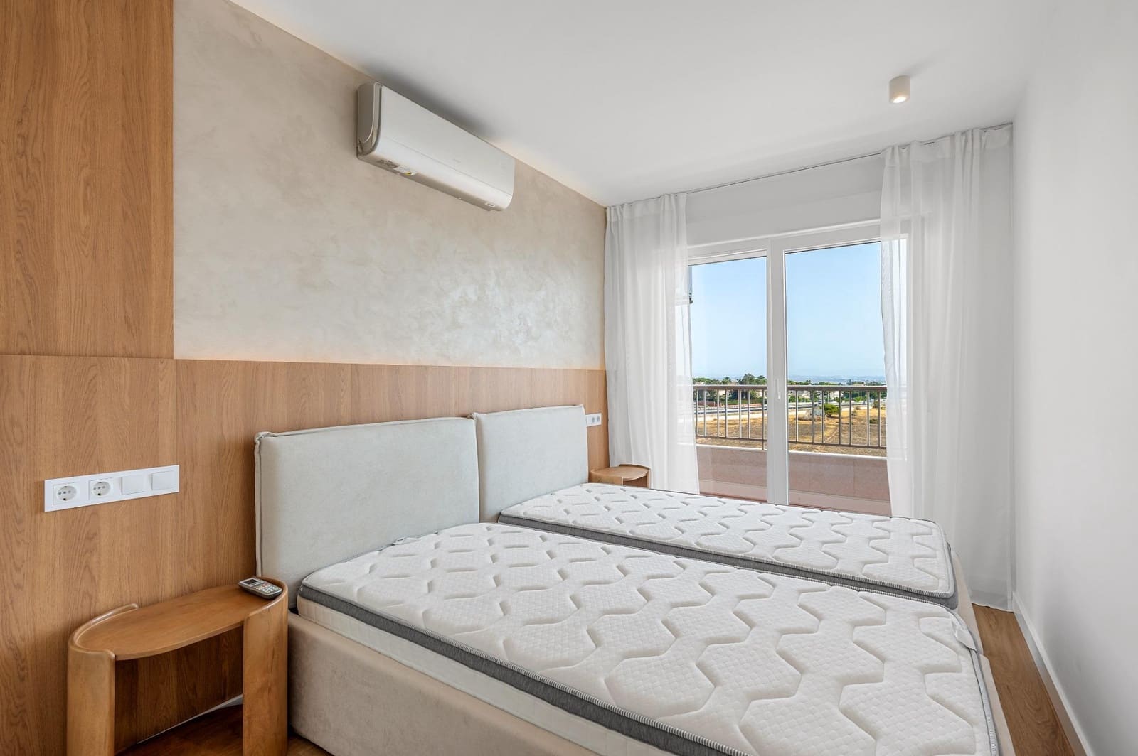 Apartamento de 2 habitaciones en Torrevieja en venta con piscina - 225.000 € (Ref: 9986549)