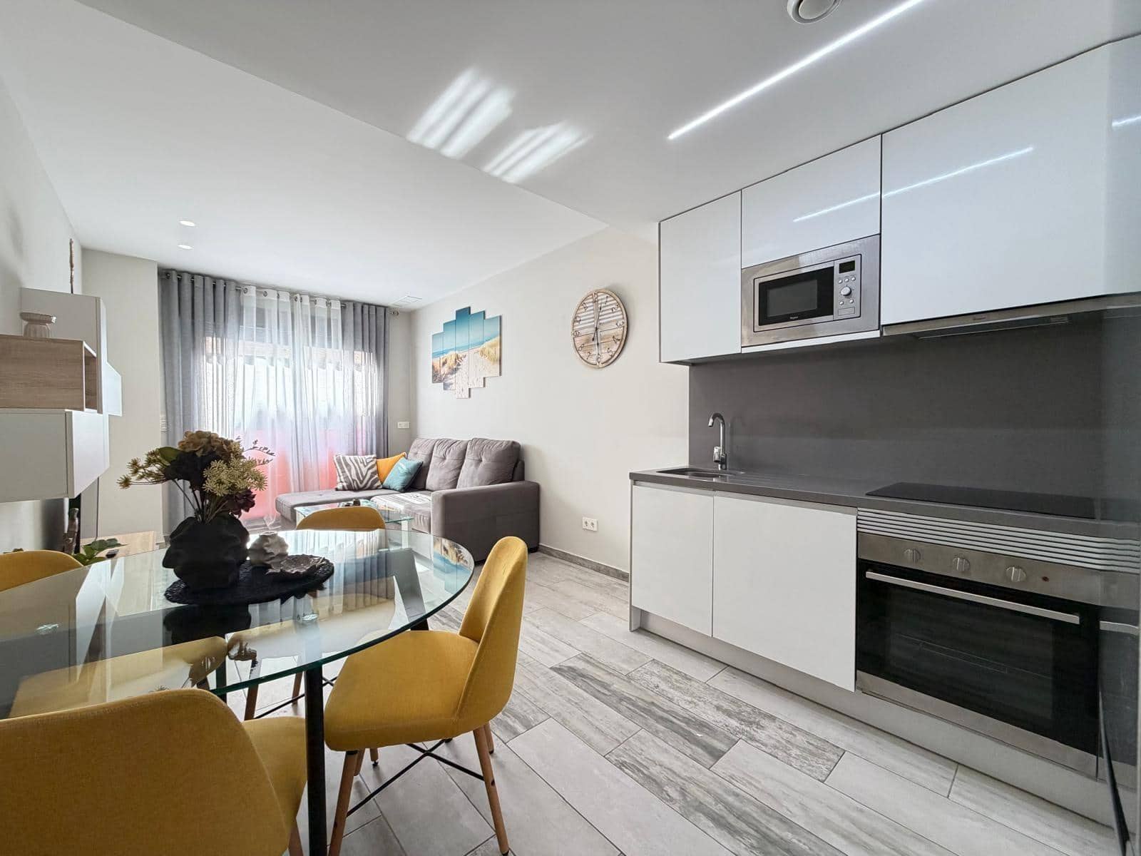 1 soveværelse Lejlighed til salg i Torrevieja med swimmingpool - € 155.000 (Ref: 9986551)