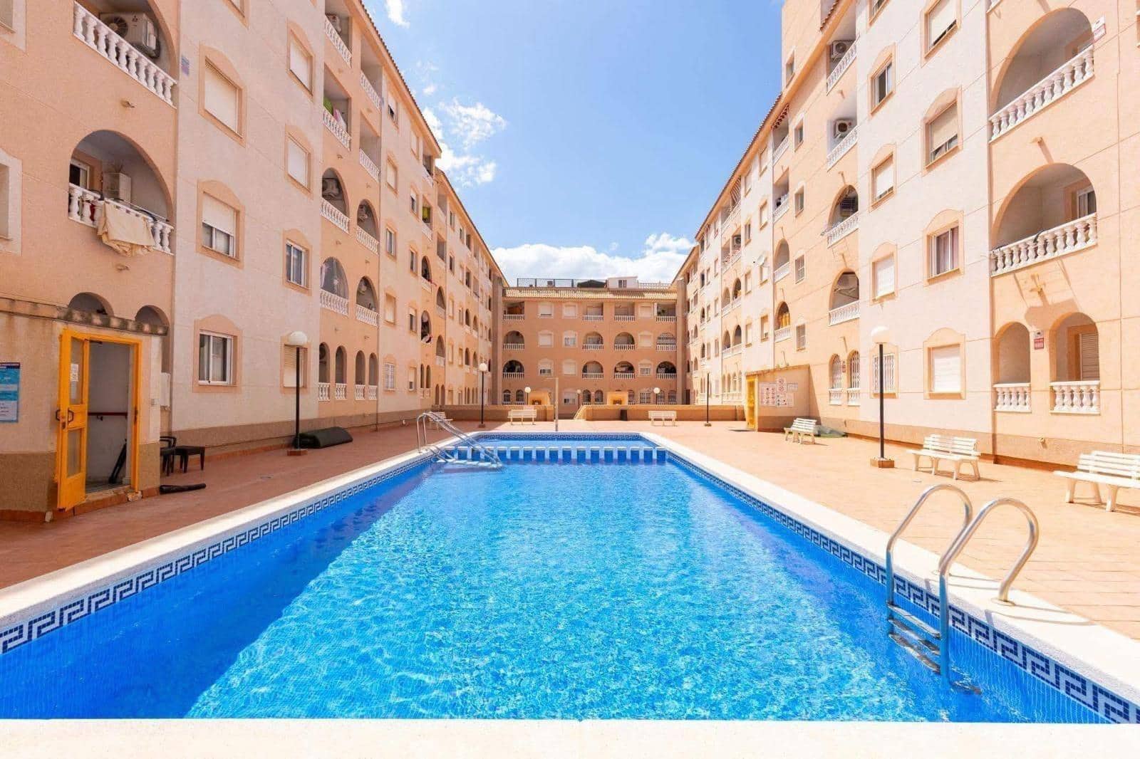 1 soveværelse Lejlighed til salg i Torrevieja med swimmingpool - € 149.000 (Ref: 9986552)