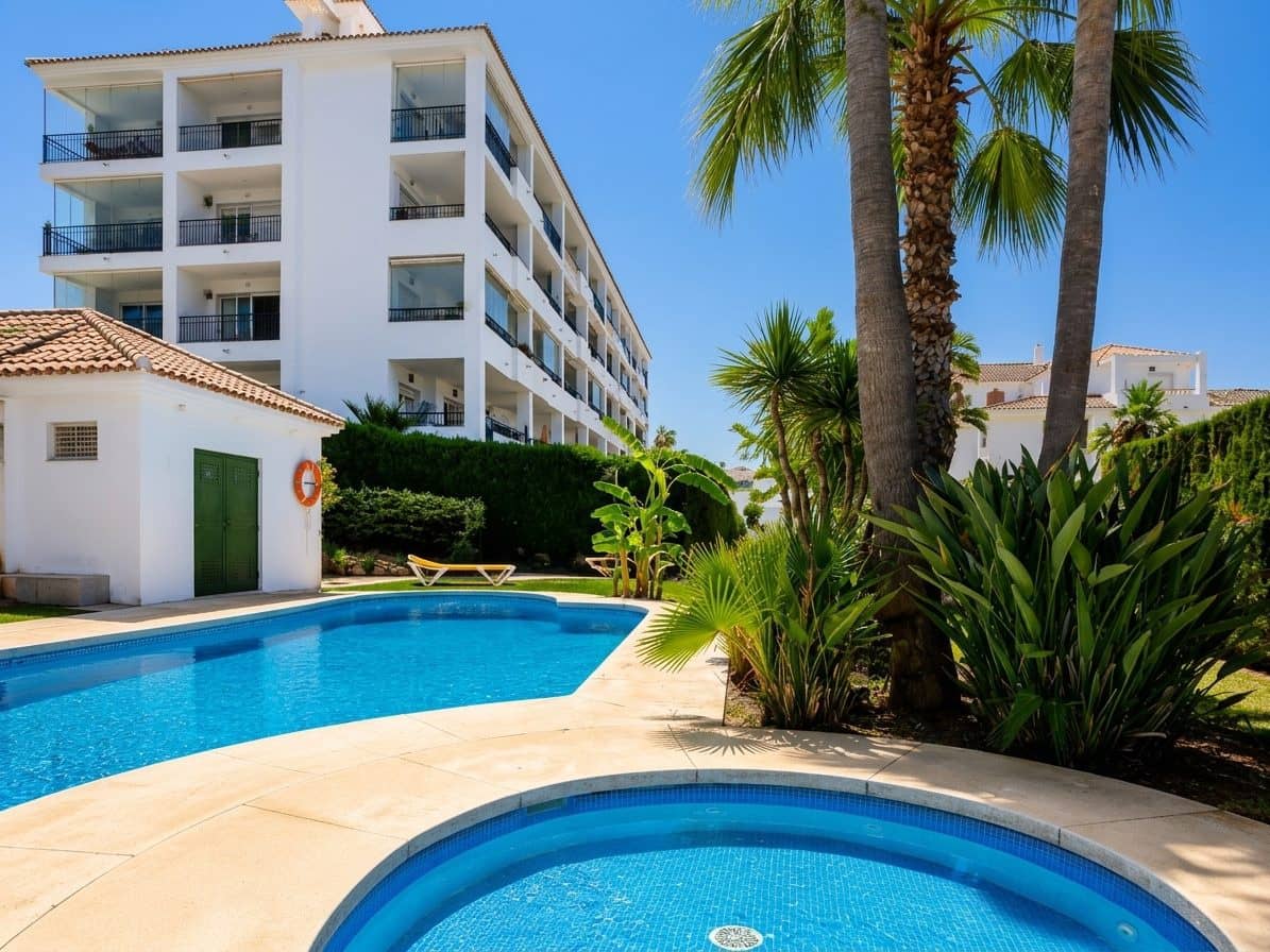 2 bedroom Apartment for sale in Mijas Costa with pool garage - € 359,000 (Ref: 9990390)