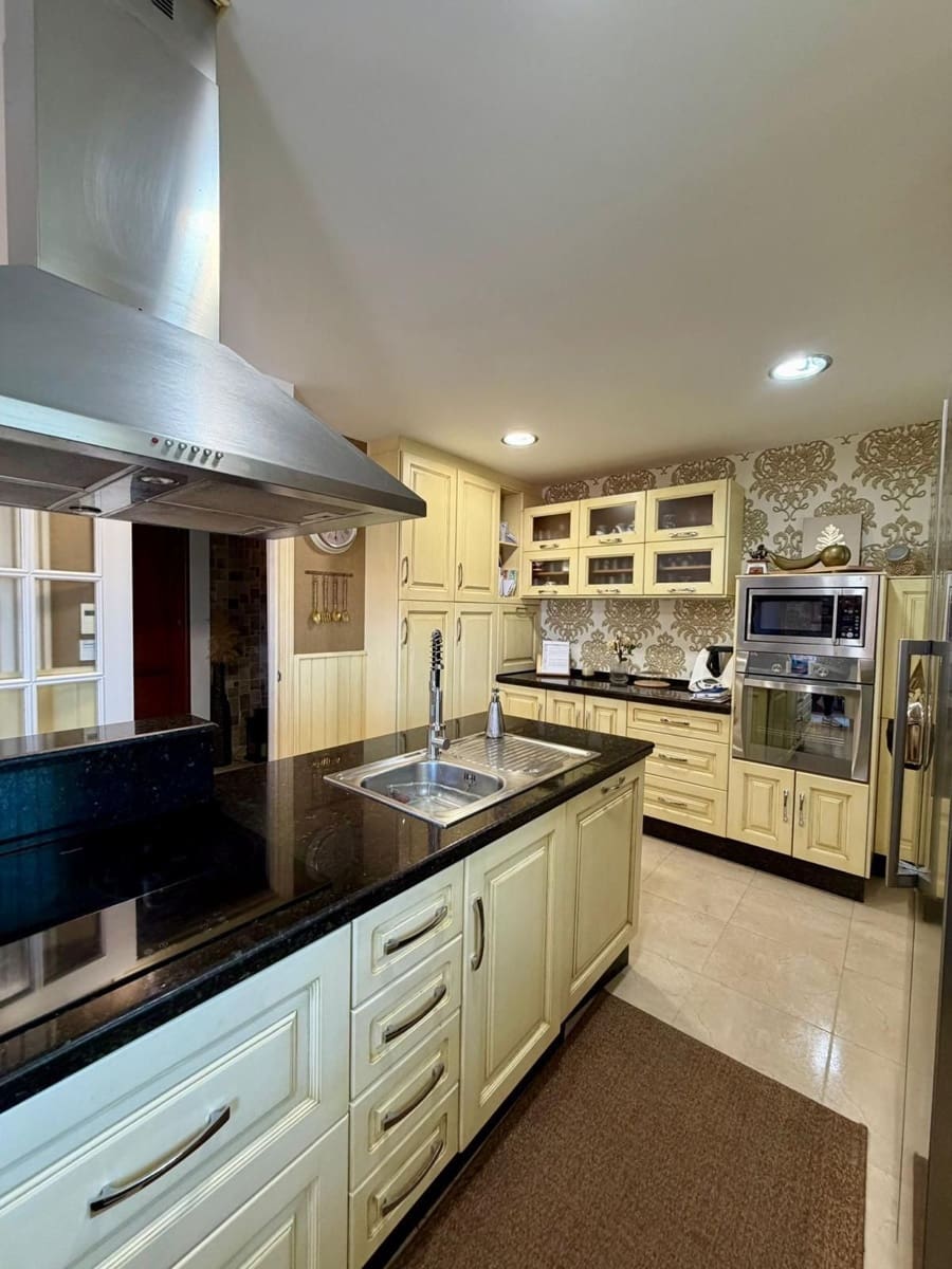 4 soveværelse Penthouse til salg i Estepona med swimmingpool - € 529.000 (Ref: 9990392)