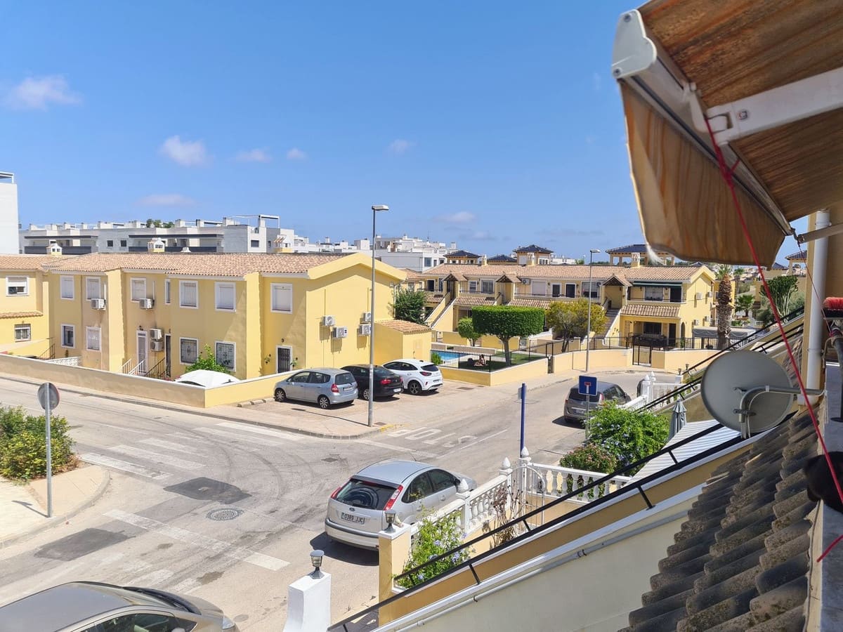 2 bedroom Apartment for sale in Villamartin with pool - € 129,000 (Ref: 9990393)