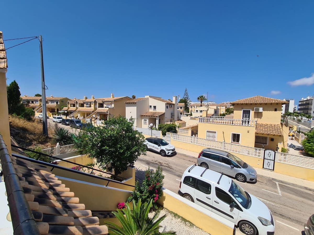 2 bedroom Apartment for sale in Villamartin with pool - € 129,000 (Ref: 9990393)