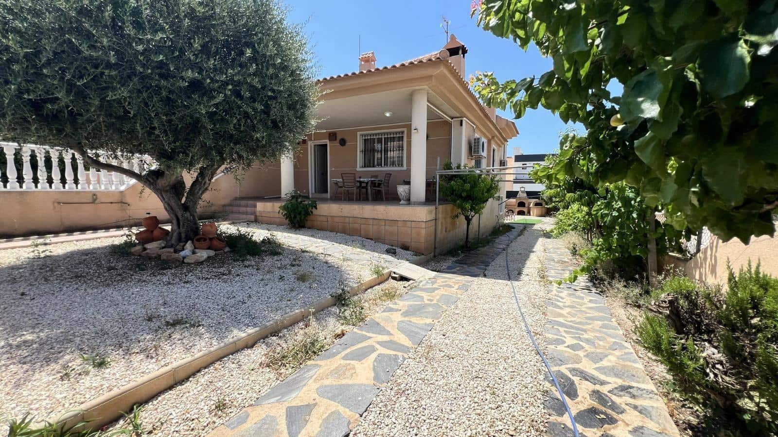 3 bedroom Villa for sale in Torrevieja with pool - € 425,000 (Ref: 9990395)