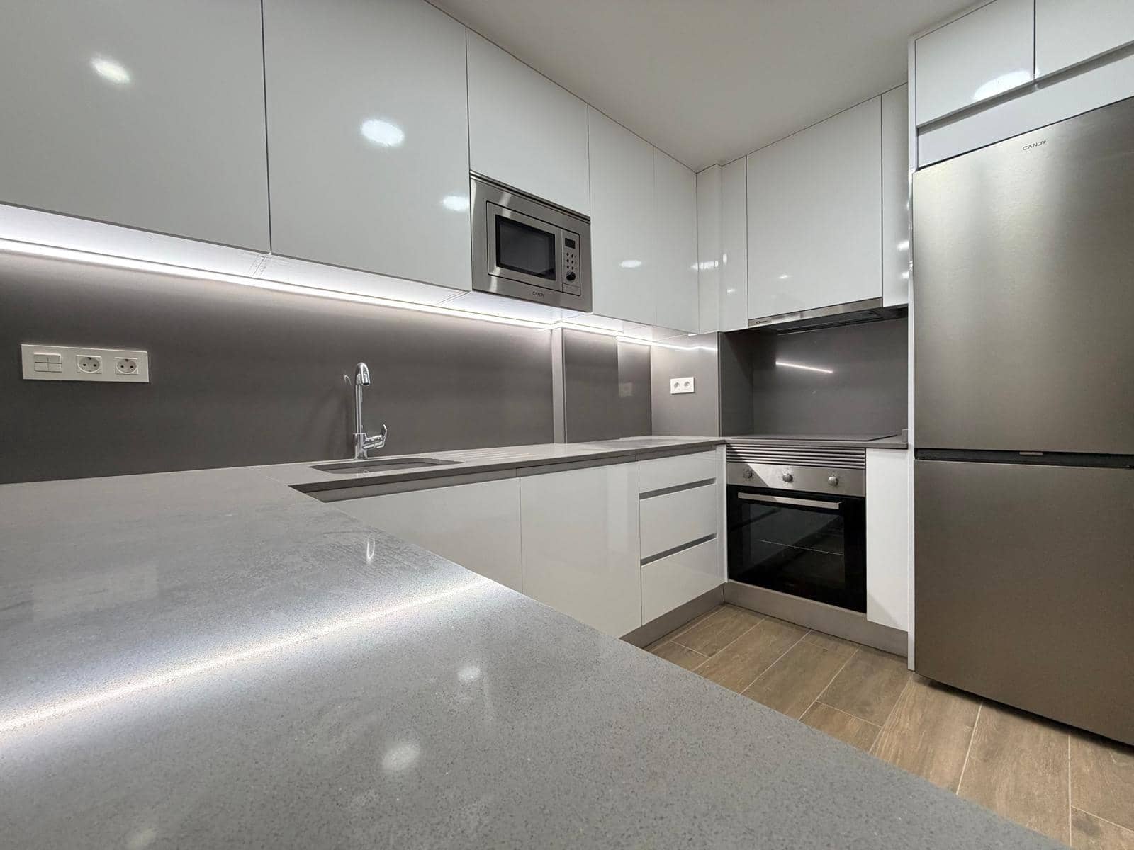 2 soveværelse Lejlighed til salg i Torrevieja med swimmingpool - € 330.000 (Ref: 9990396)