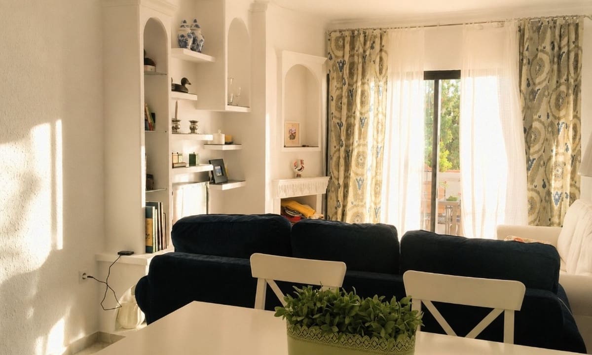 2 soveværelse Lejlighed til salg i Mijas Costa med swimmingpool - € 425.000 (Ref: 9993928)