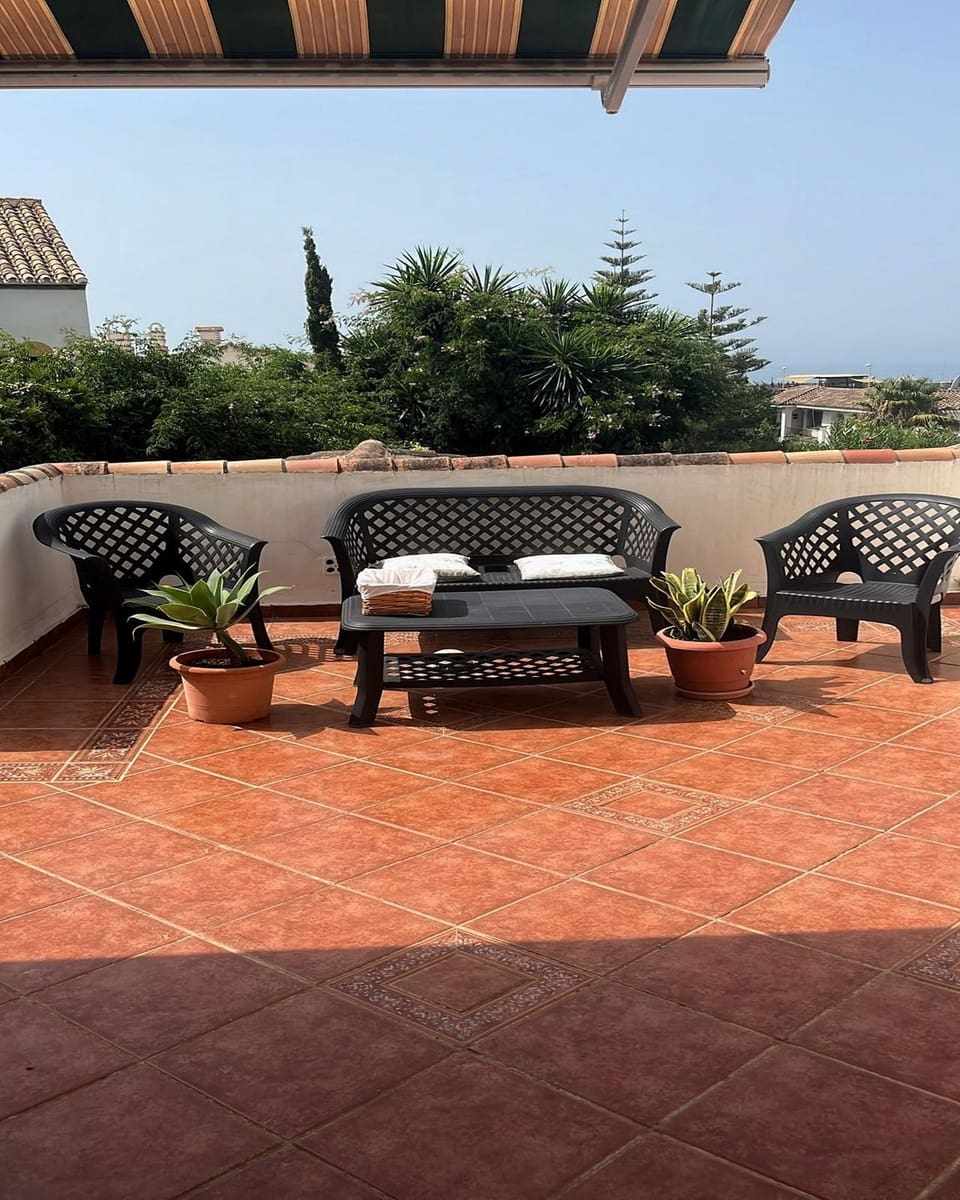 2 soveværelse Lejlighed til salg i Mijas Costa med swimmingpool - € 425.000 (Ref: 9993928)