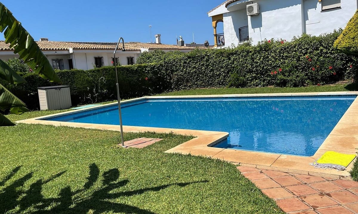 2 soveværelse Lejlighed til salg i Mijas Costa med swimmingpool - € 425.000 (Ref: 9993928)