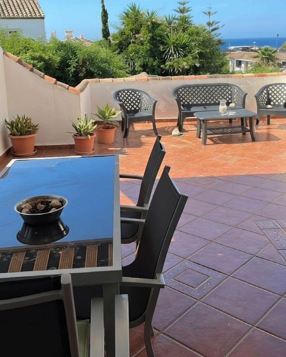 2 soveværelse Lejlighed til salg i Mijas Costa med swimmingpool - € 425.000 (Ref: 9993928)