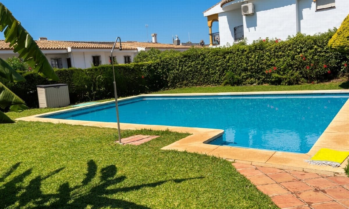 2 bedroom Apartment for sale in Mijas Costa with pool - € 425,000 (Ref: 9993928)