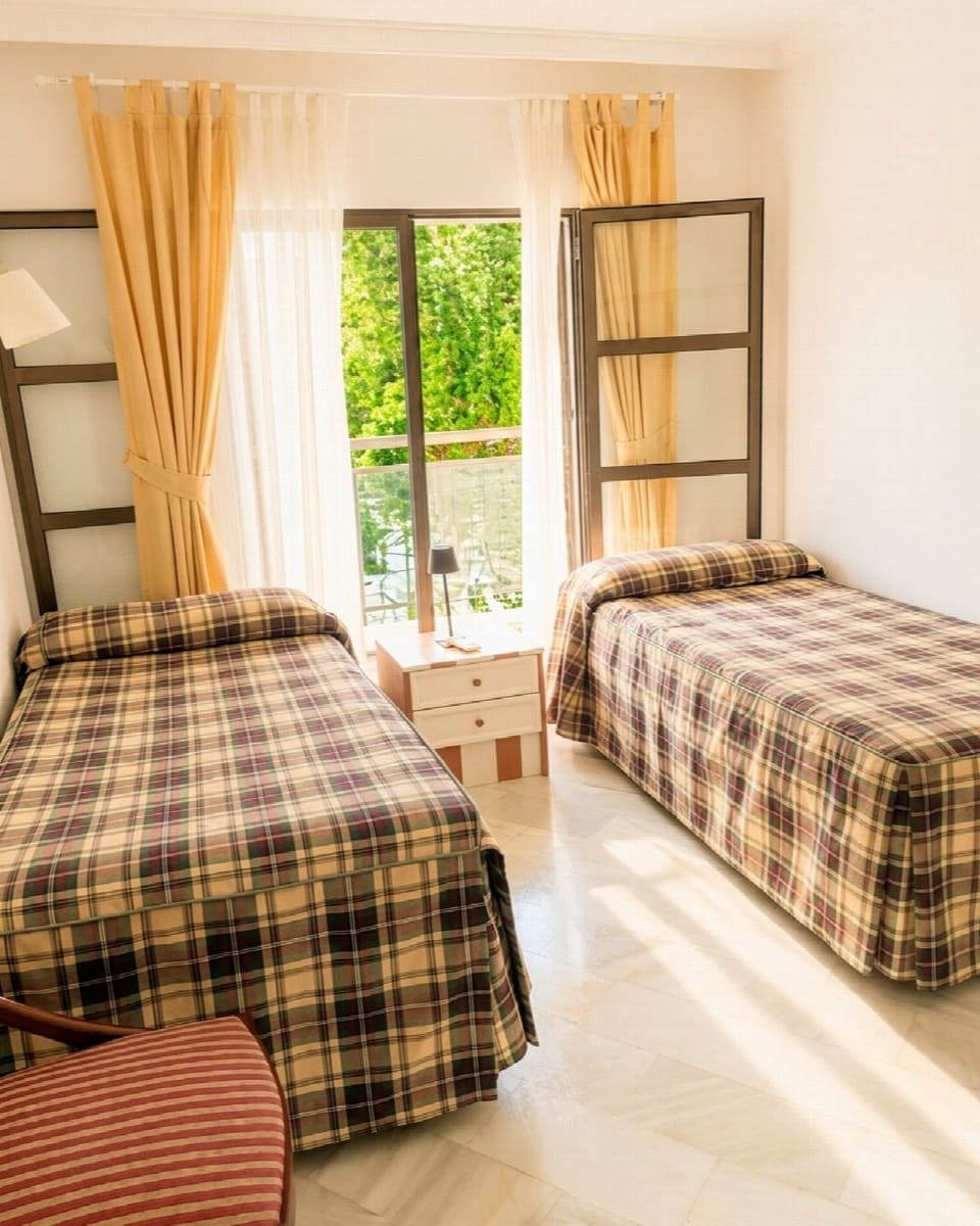 2 bedroom Apartment for sale in Mijas Costa with pool - € 425,000 (Ref: 9993928)