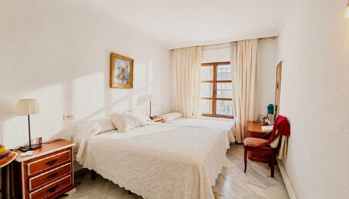 2 bedroom Apartment for sale in Mijas Costa with pool - € 425,000 (Ref: 9993928)