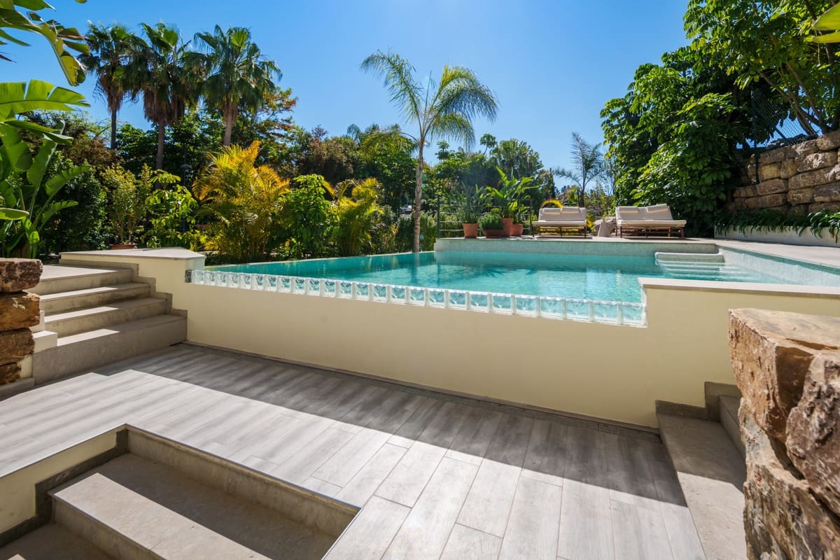 4 slaapkamer Villa te koop in El Paraiso met zwembad - € 2.750.000 (Ref: 9993929)
