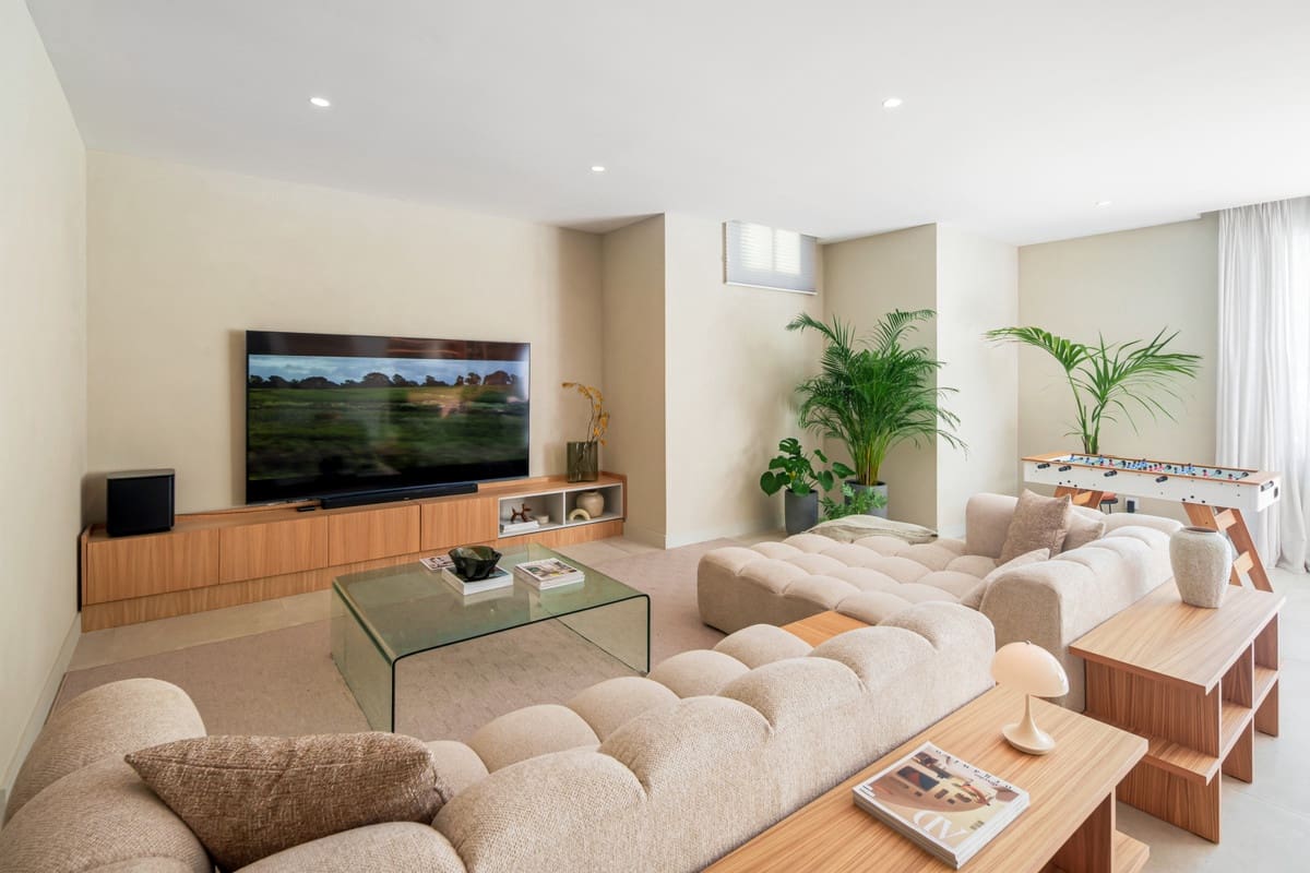 4 slaapkamer Villa te koop in El Paraiso met zwembad - € 2.750.000 (Ref: 9993929)