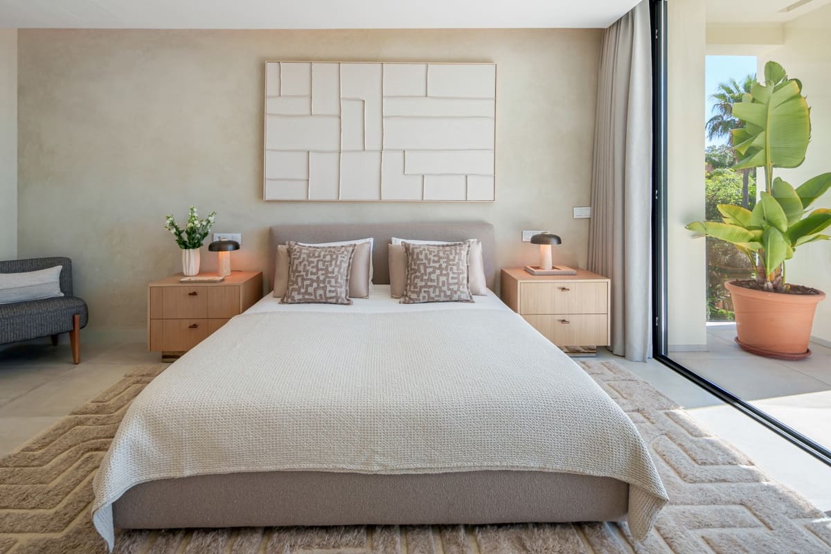 4 slaapkamer Villa te koop in El Paraiso met zwembad - € 2.750.000 (Ref: 9993929)