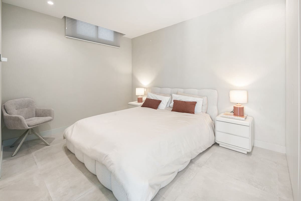 4 bedroom Villa for sale in El Paraiso with pool - € 2,750,000 (Ref: 9993929)