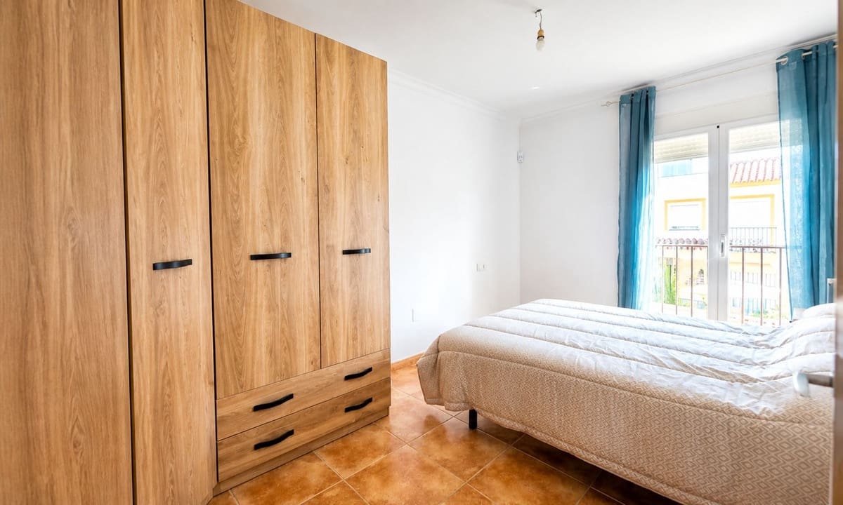3 soveværelse Byhus til salg i Manilva med swimmingpool garage - € 269.000 (Ref: 9993930)