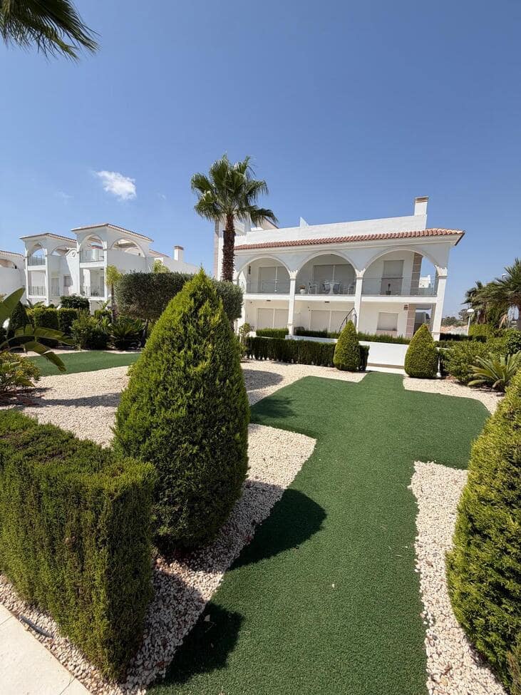 3 sypialnia Bungalow na sprzedaż w Ciudad Quesada z basenem garażem - 379 000 € (Ref: 9993935)