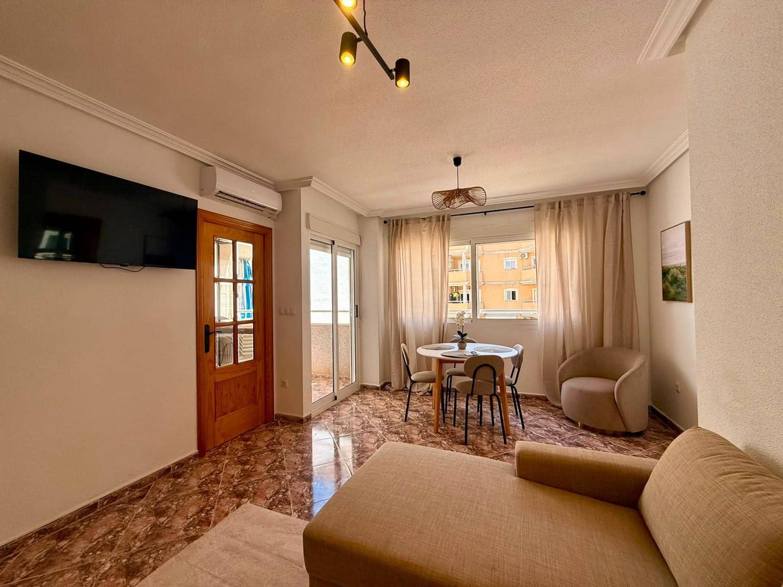 2 slaapkamer Appartement te koop in Torrevieja - € 159.900 (Ref: 9993938)