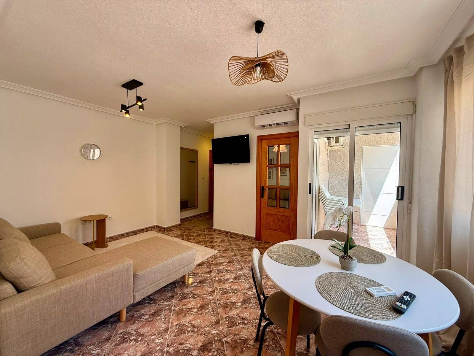 2 slaapkamer Appartement te koop in Torrevieja - € 159.900 (Ref: 9993938)