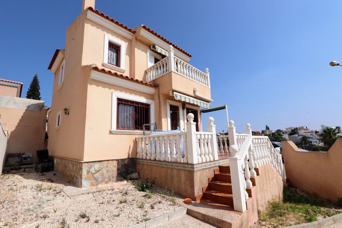 2 bedroom Villa for sale in Villamartin with pool garage - € 220,000 (Ref: 9993965)