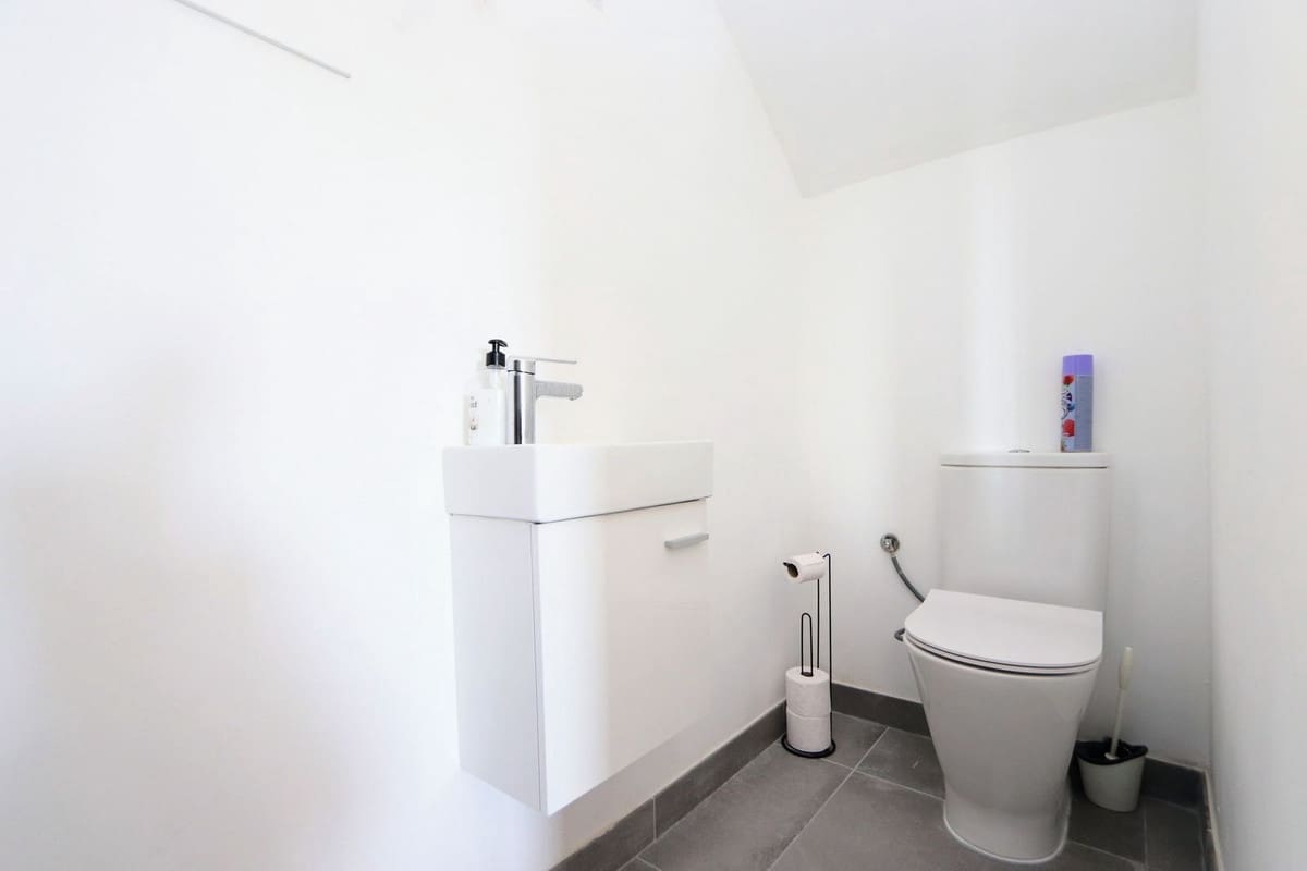 2 bedroom Villa for sale in Villamartin with pool garage - € 220,000 (Ref: 9993965)