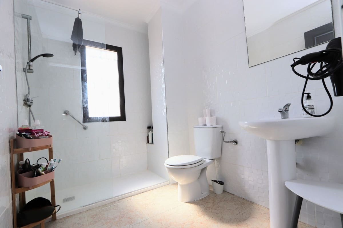 2 bedroom Villa for sale in Villamartin with pool garage - € 220,000 (Ref: 9993965)