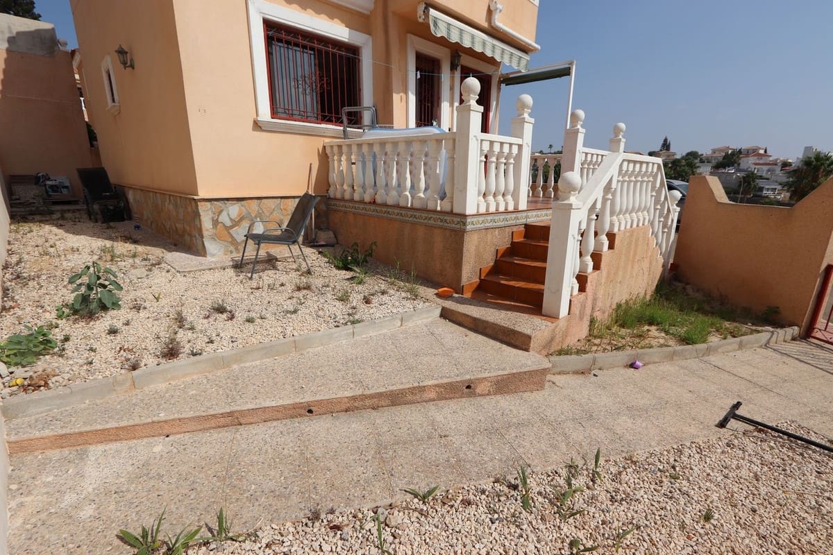 2 bedroom Villa for sale in Villamartin with pool garage - € 220,000 (Ref: 9993965)