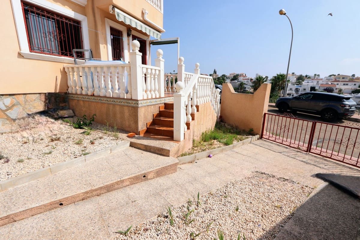2 bedroom Villa for sale in Villamartin with pool garage - € 220,000 (Ref: 9993965)