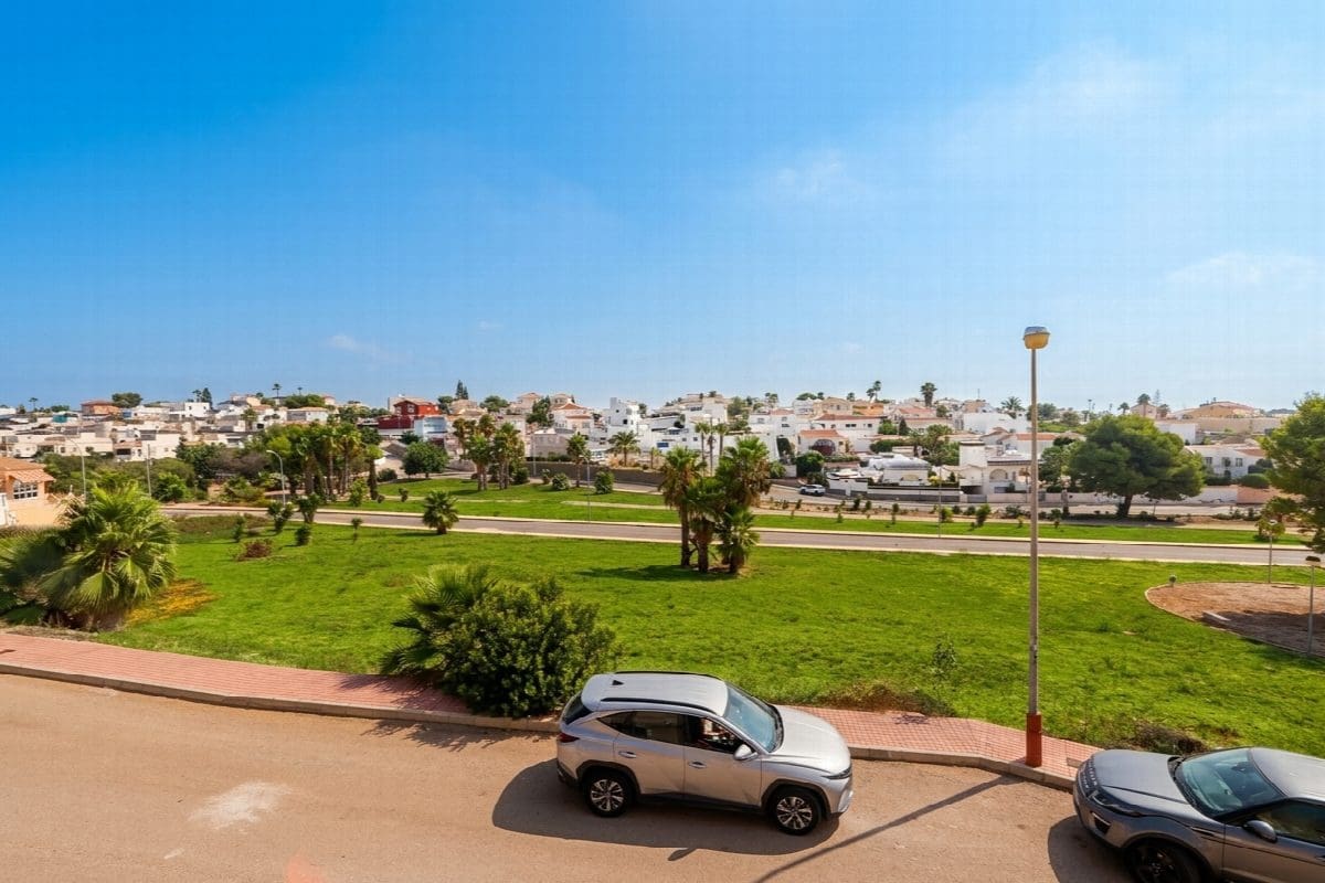 2 bedroom Villa for sale in Orihuela with pool garage - € 218,000 (Ref: 9993965)