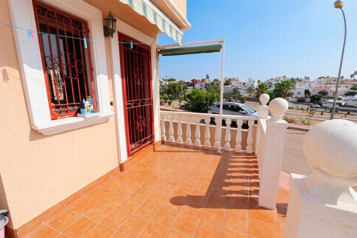 2 bedroom Villa for sale in Orihuela with pool garage - € 218,000 (Ref: 9993965)