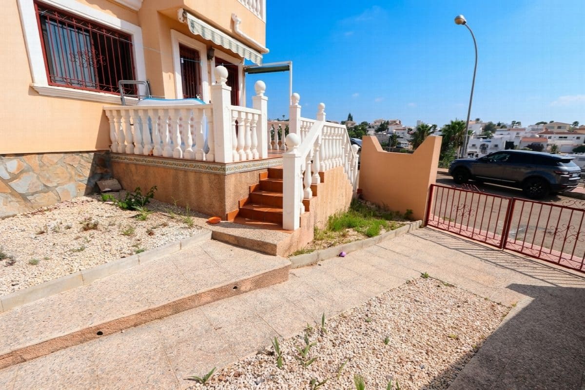 2 bedroom Villa for sale in Orihuela with pool garage - € 218,000 (Ref: 9993965)