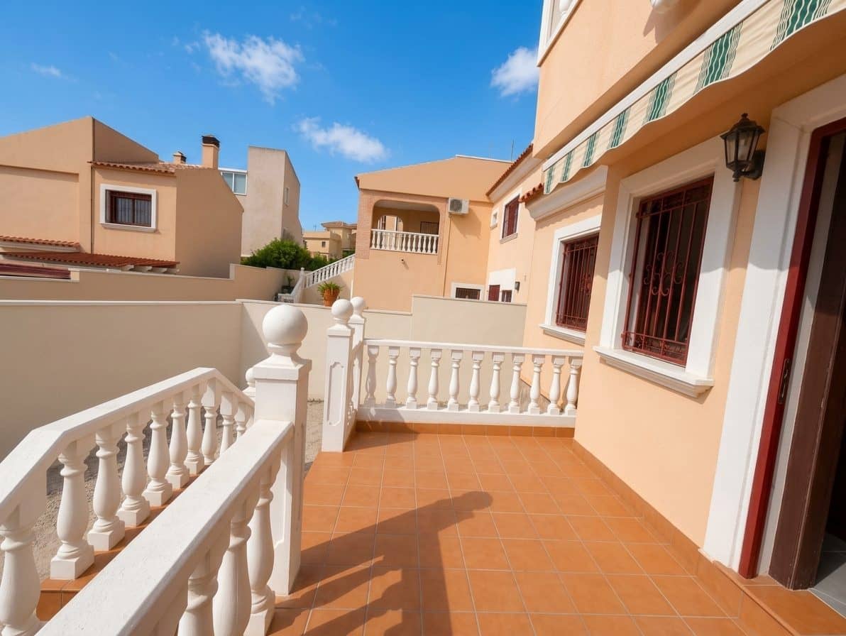 2 bedroom Villa for sale in Orihuela with pool garage - € 218,000 (Ref: 9993965)