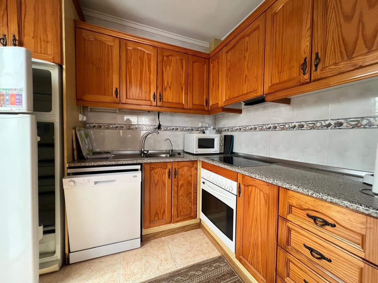 3 makuuhuone Rivitalo myytävänä paikassa Torrevieja mukana uima-altaan - 315 000 € (Ref: 9993966)