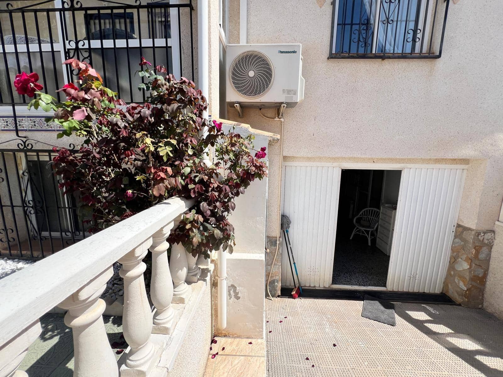 3 makuuhuone Rivitalo myytävänä paikassa Torrevieja mukana uima-altaan - 315 000 € (Ref: 9993966)