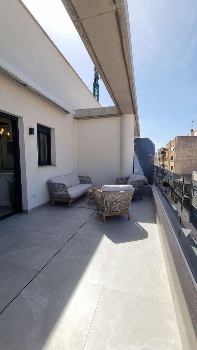 2 slaapkamer Penthouse te koop in Torrevieja met zwembad - € 341.000 (Ref: 9994852)