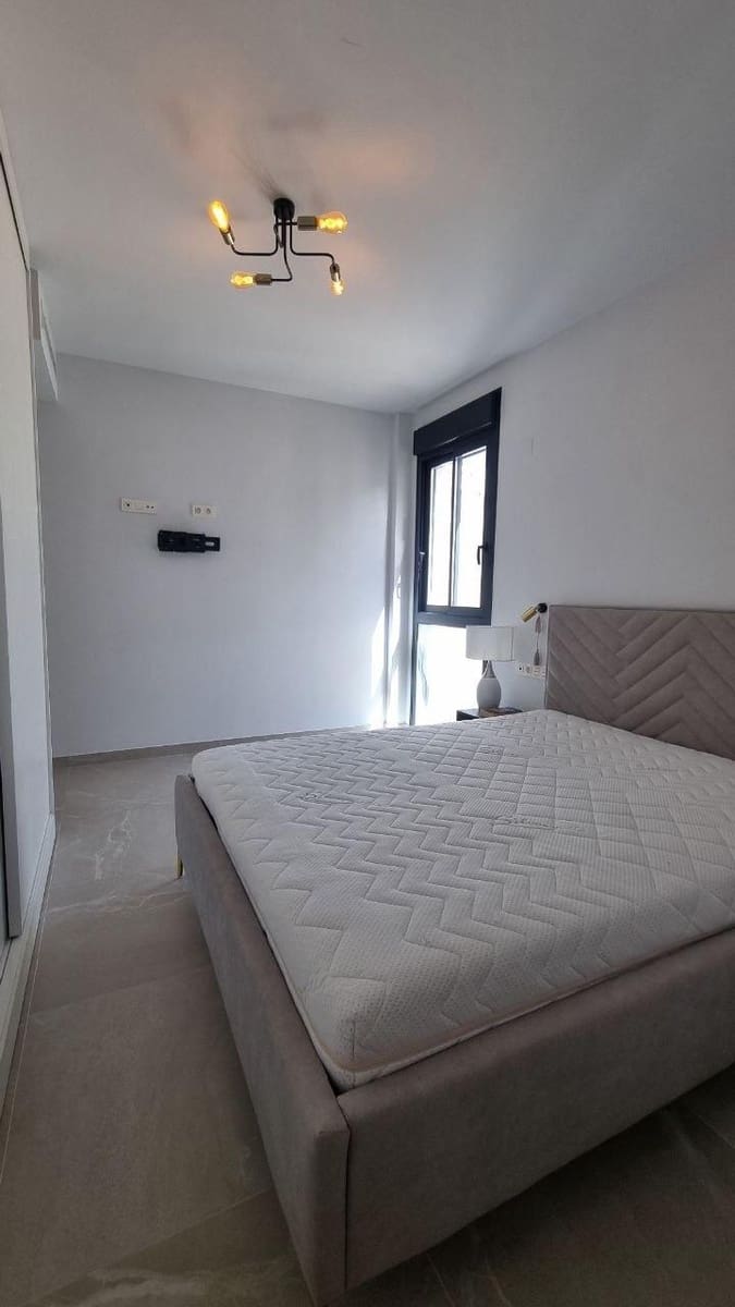 2 slaapkamer Penthouse te koop in Torrevieja met zwembad - € 341.000 (Ref: 9994852)