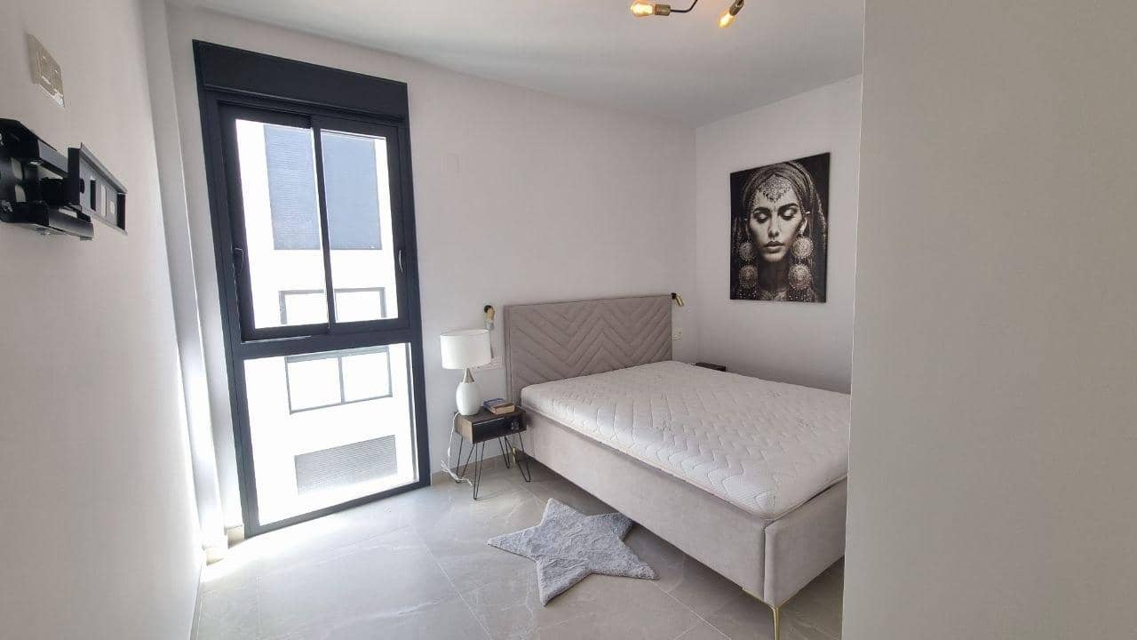 2 slaapkamer Penthouse te koop in Torrevieja met zwembad - € 341.000 (Ref: 9994852)