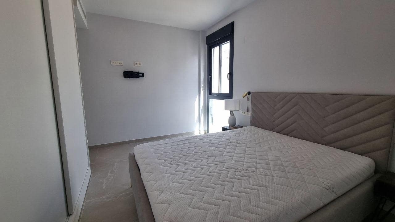 2 slaapkamer Penthouse te koop in Torrevieja met zwembad - € 341.000 (Ref: 9994852)