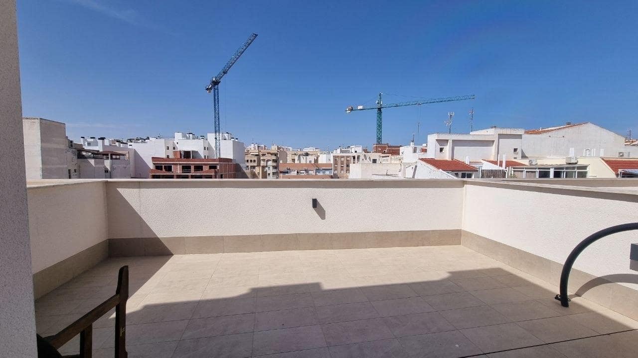 2 slaapkamer Penthouse te koop in Torrevieja met zwembad - € 341.000 (Ref: 9994852)