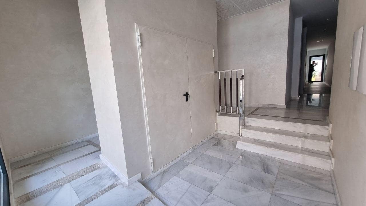2 slaapkamer Penthouse te koop in Torrevieja met zwembad - € 341.000 (Ref: 9994852)