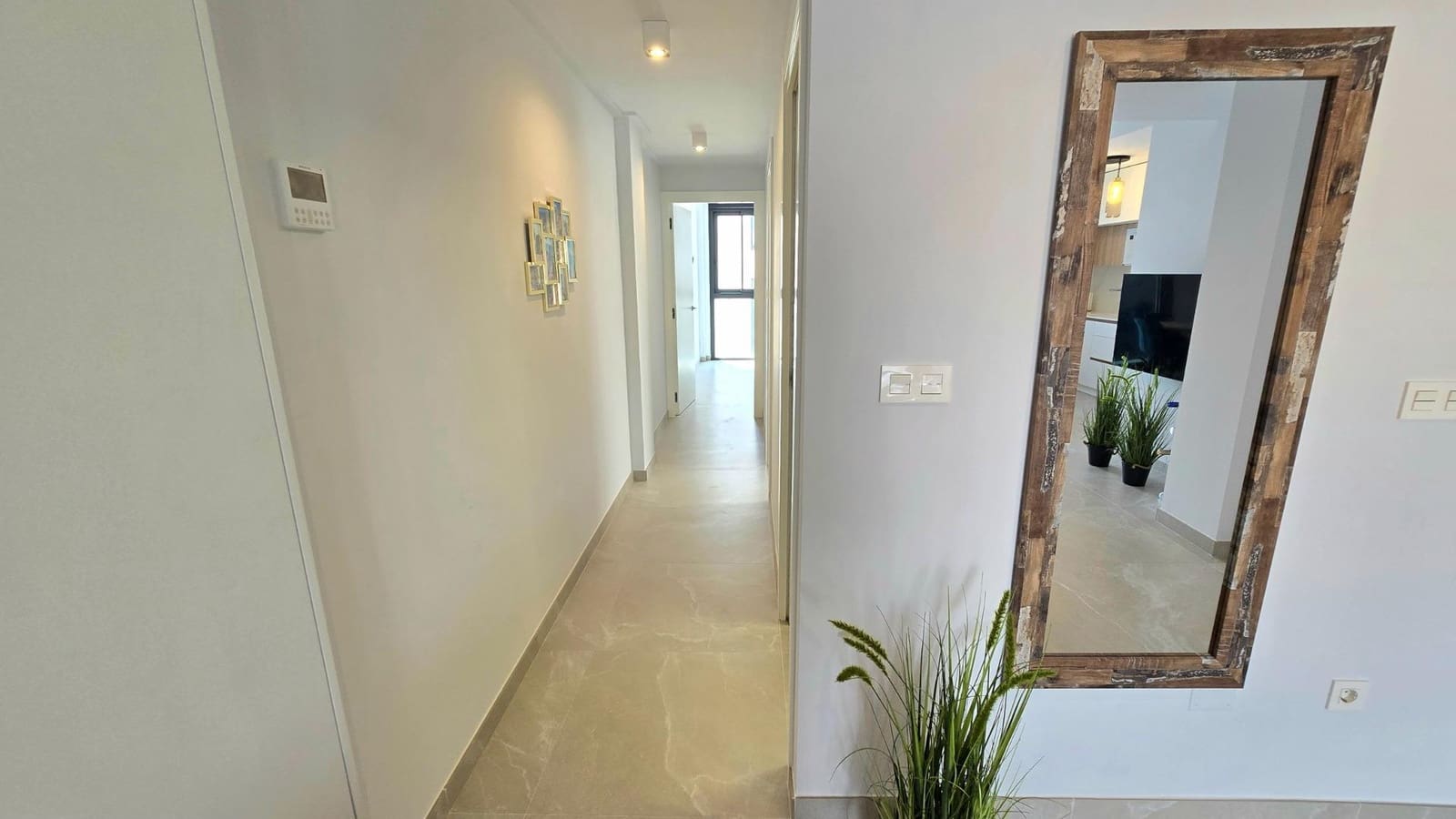 2 slaapkamer Penthouse te koop in Torrevieja met zwembad - € 341.000 (Ref: 9994852)