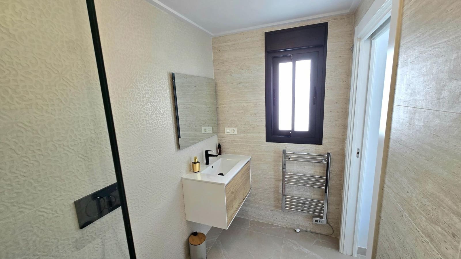 2 slaapkamer Penthouse te koop in Torrevieja met zwembad - € 341.000 (Ref: 9994852)