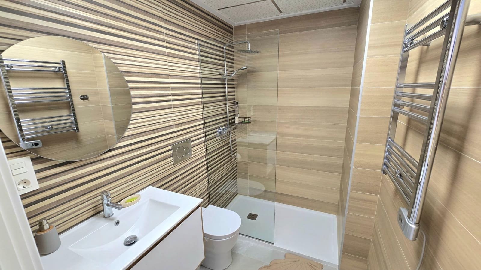 2 slaapkamer Penthouse te koop in Torrevieja met zwembad - € 341.000 (Ref: 9994852)