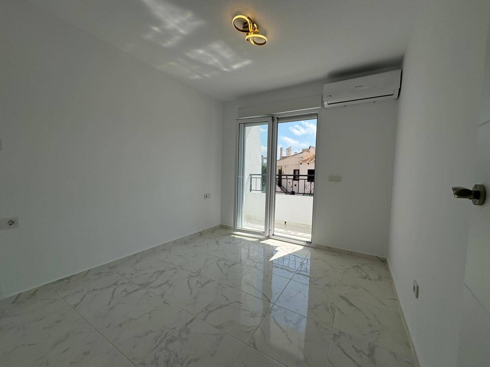 3 bedroom Townhouse for sale in Torrevieja - € 229,000 (Ref: 9994856)
