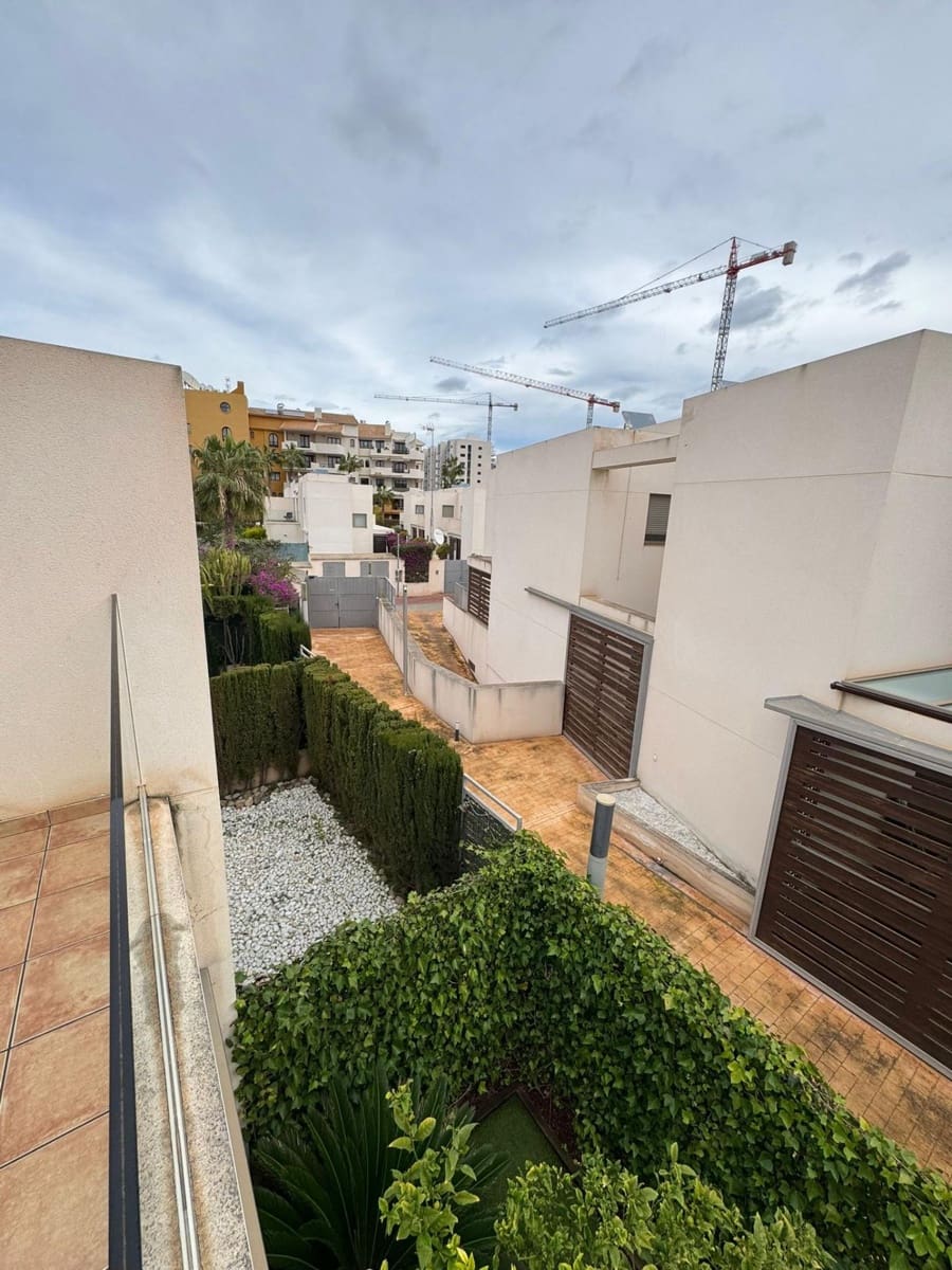 3 chambre Maison de Ville à vendre à Torrevieja avec piscine - 375 000 € (Ref: 9994868)