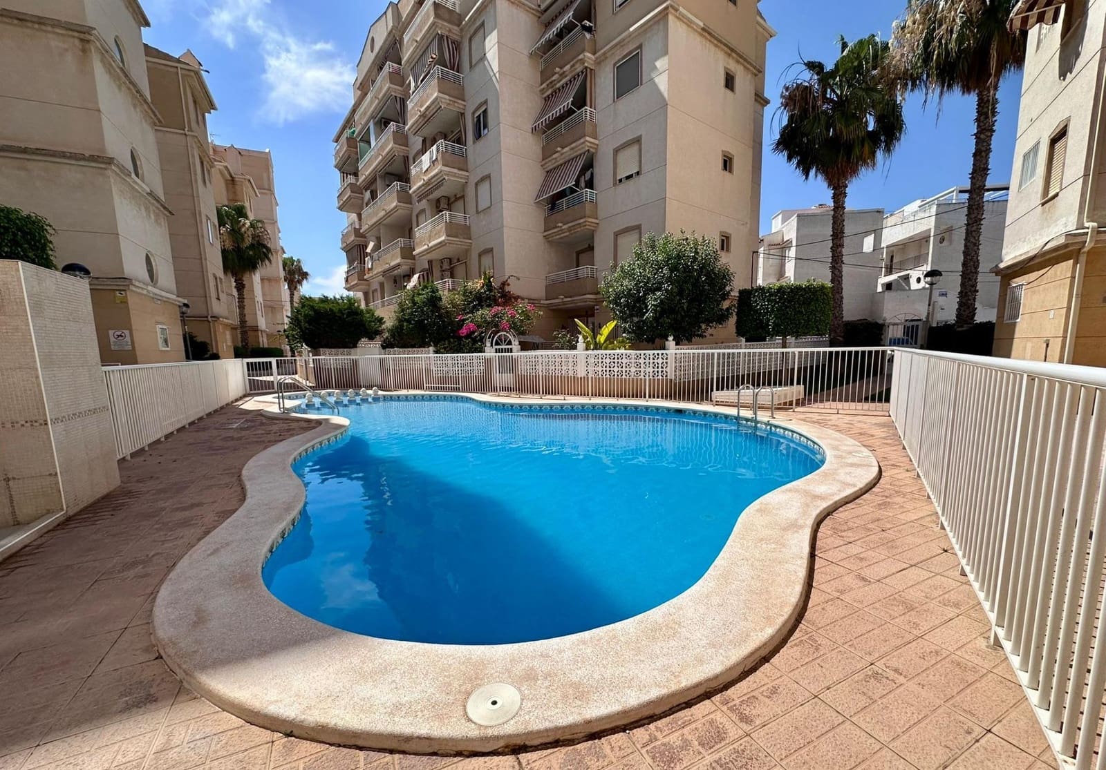 2 soverom Leilighet til salgs i Torrevieja med svømmebasseng - € 199 900 (Ref: 9994871)